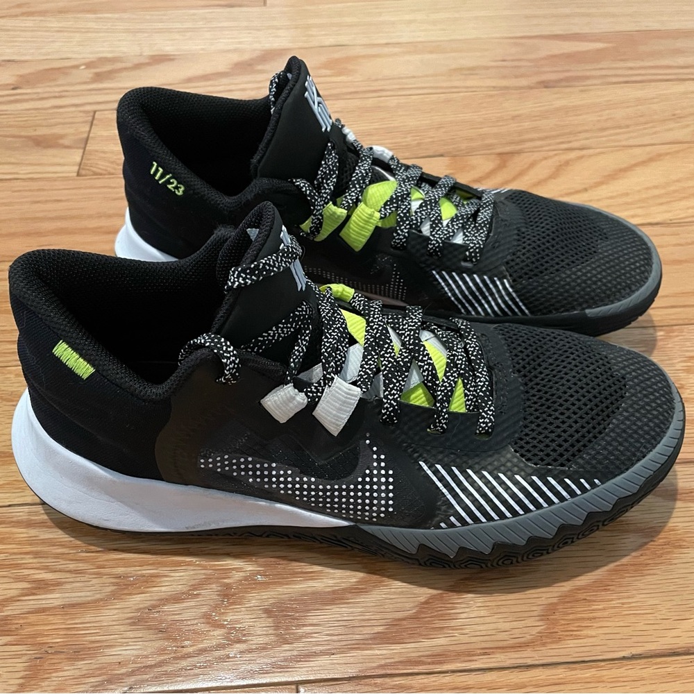 Nike Kyrie Flytrap V black/white mens size 8